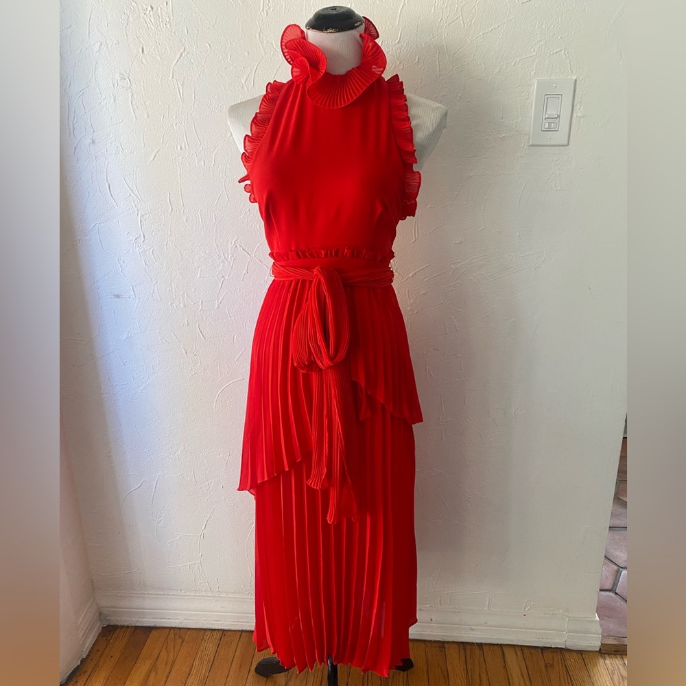 Red pleated dress with frill neckline. 💃🏻